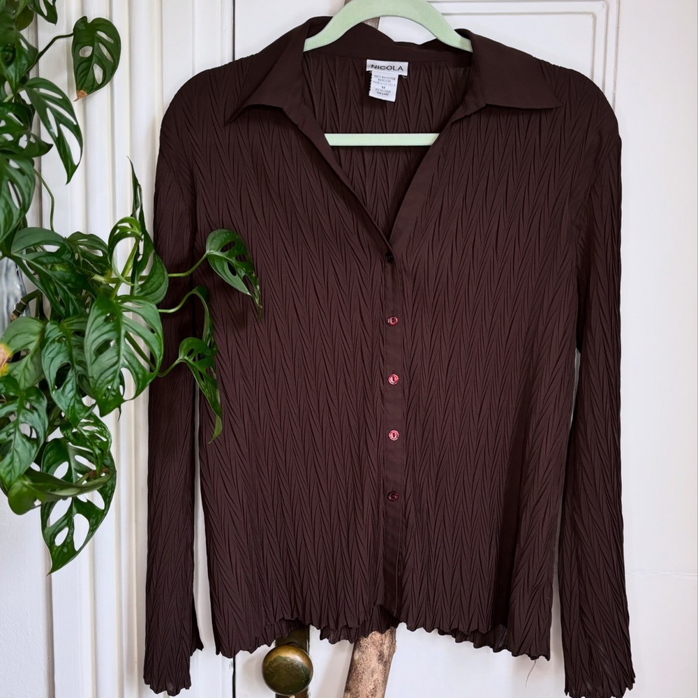 Women’s Medium Textured Button-Up Blouse